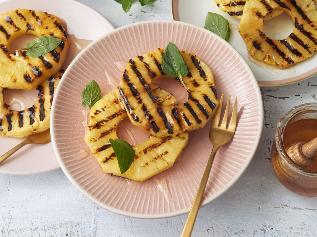 Wie schneidet man am besten eine Ananas?