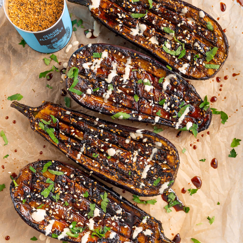 Wie backt man Auberginen auf dem offenen Grill?