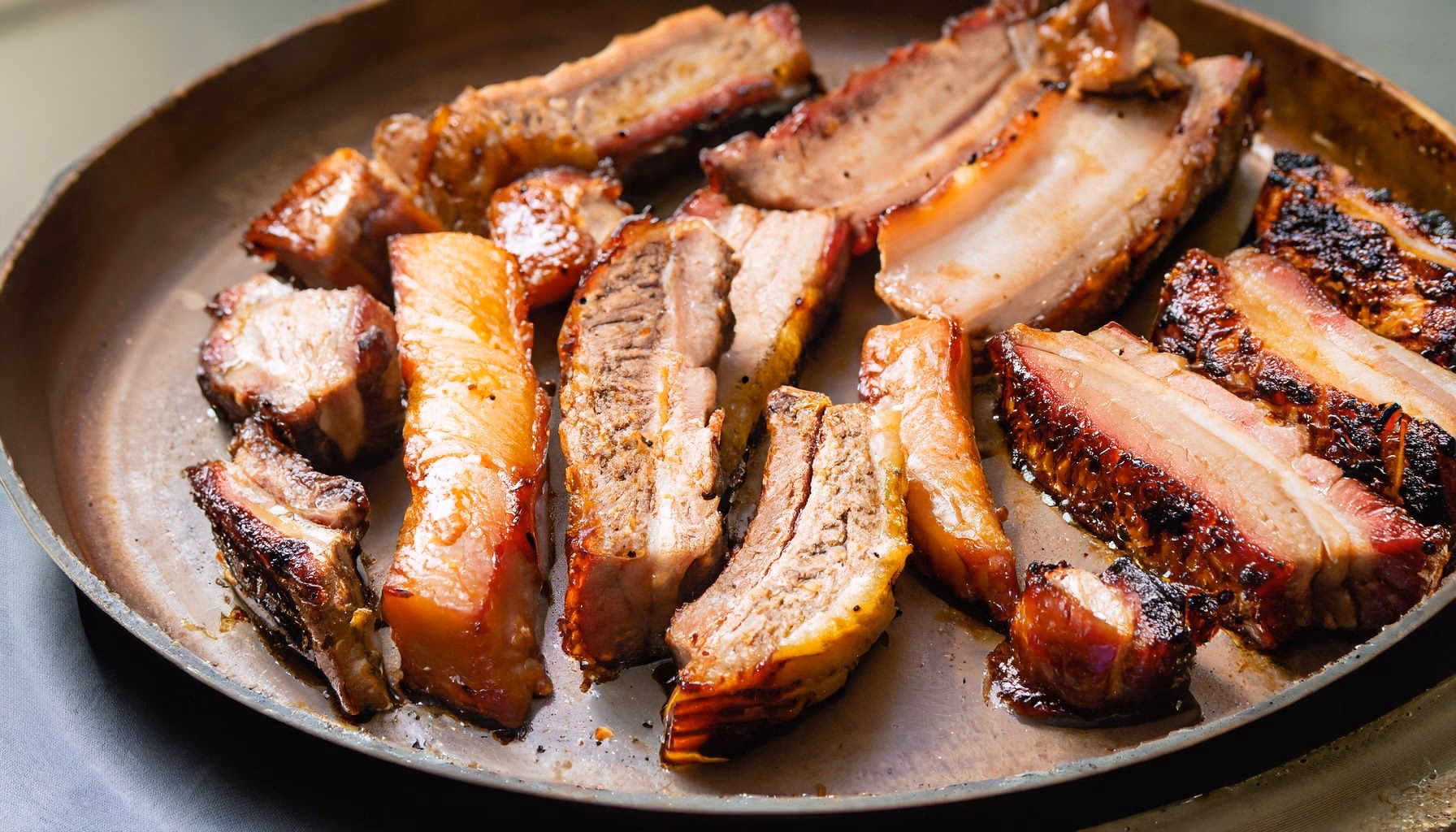 Was ist der Unterschied zwischen Schweinebauch und Bauchfleisch?