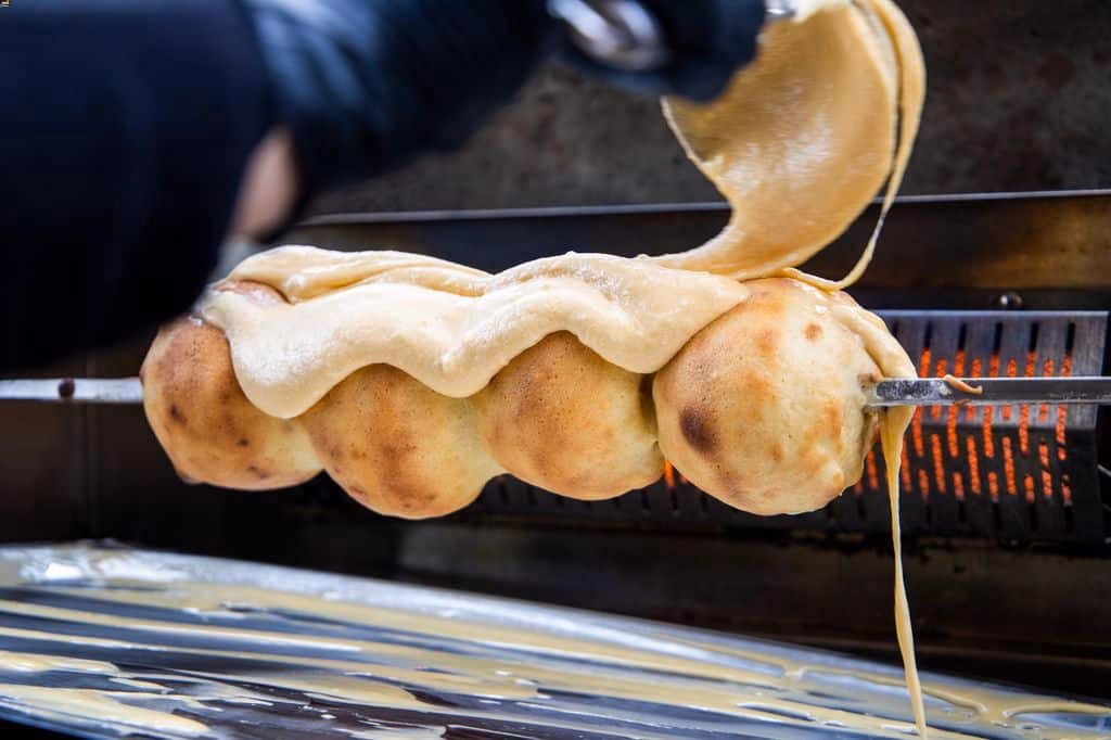 Wie wird Baumkuchen auf dem Grill gemacht?