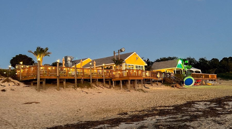 What can you do at a beach bar?