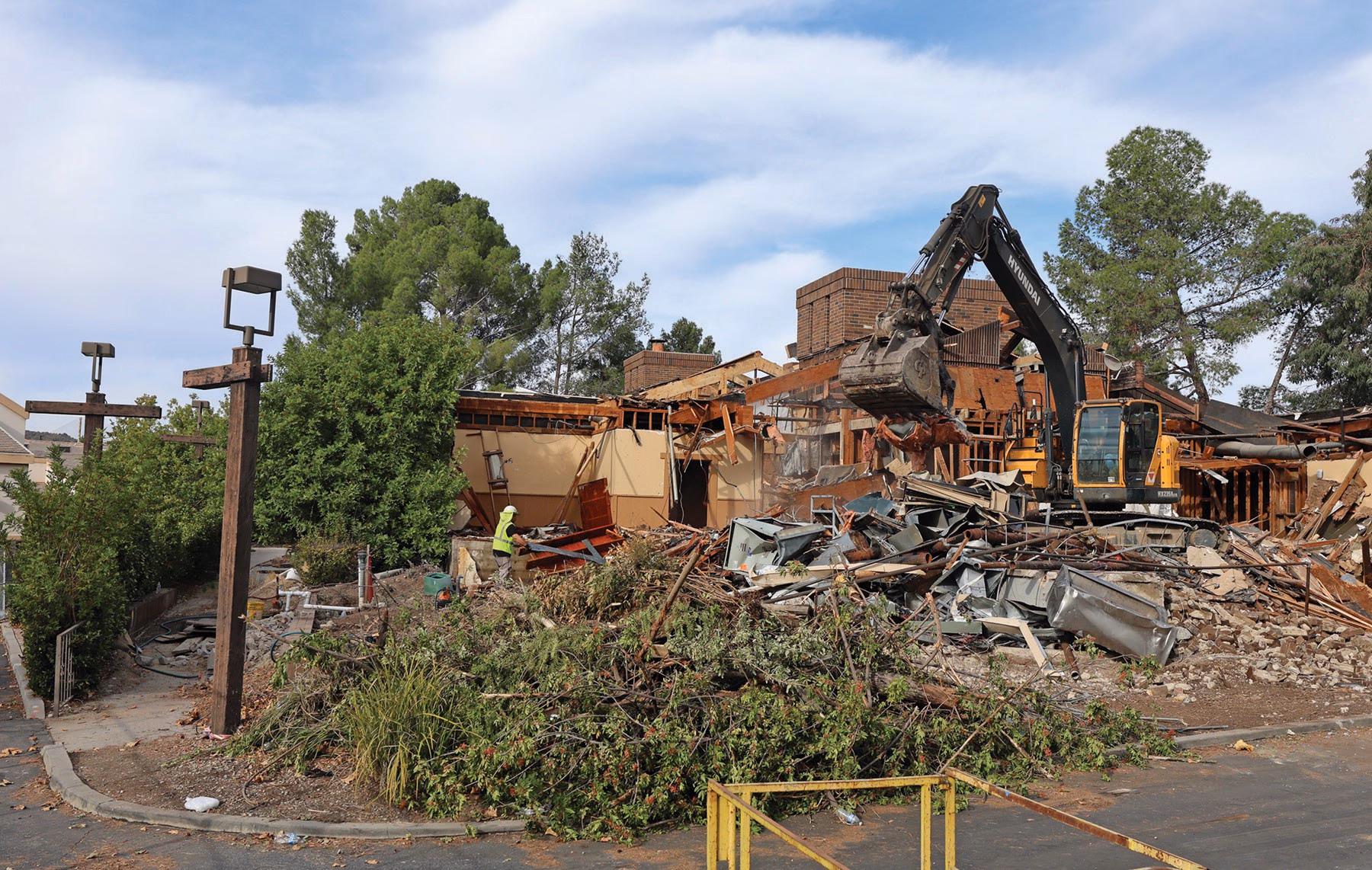 What is the Borderline Bar & Grill sign?