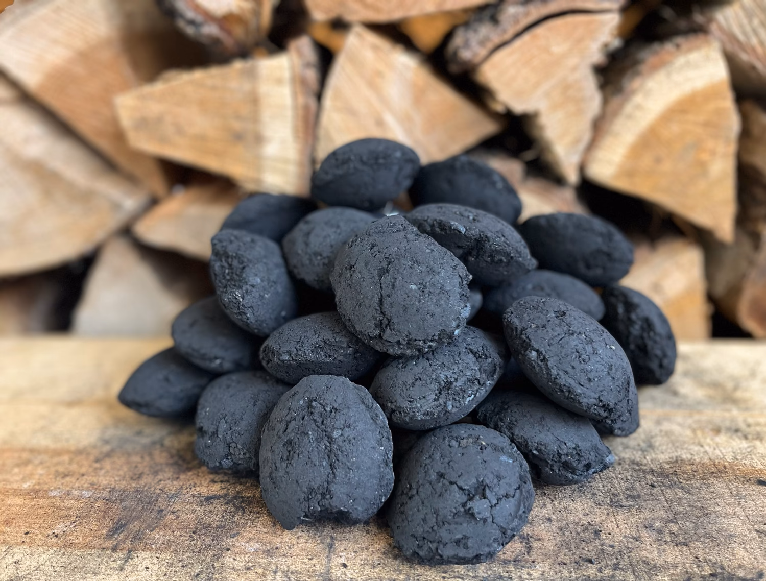 Was ist der Unterschied zwischen Grillkohle und Brikett?