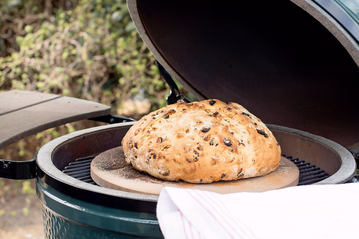 Kann man mit einem Holzkohlegrill Brot backen?