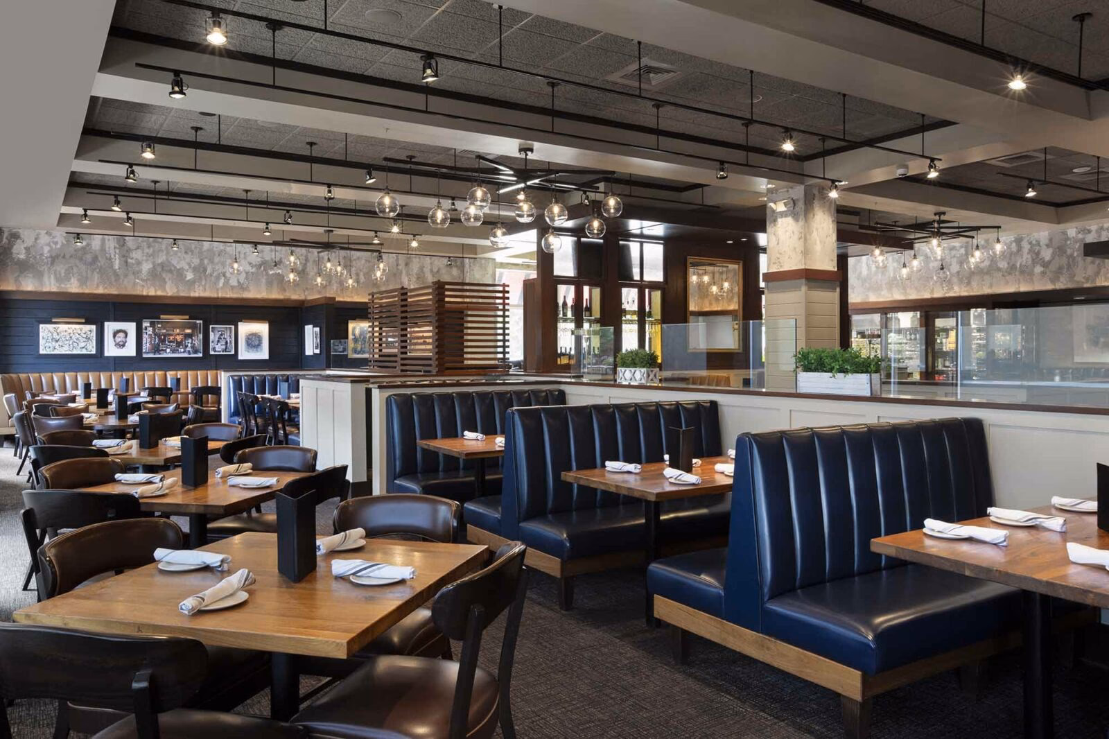 What time is Burtons Grill & Bar of North Andover open?