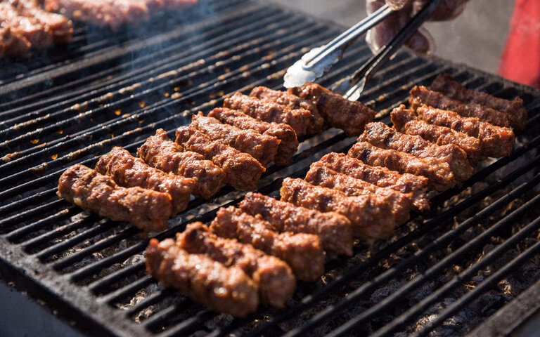 Wie bereite ich Hackfleisch für Cevapcici vor?