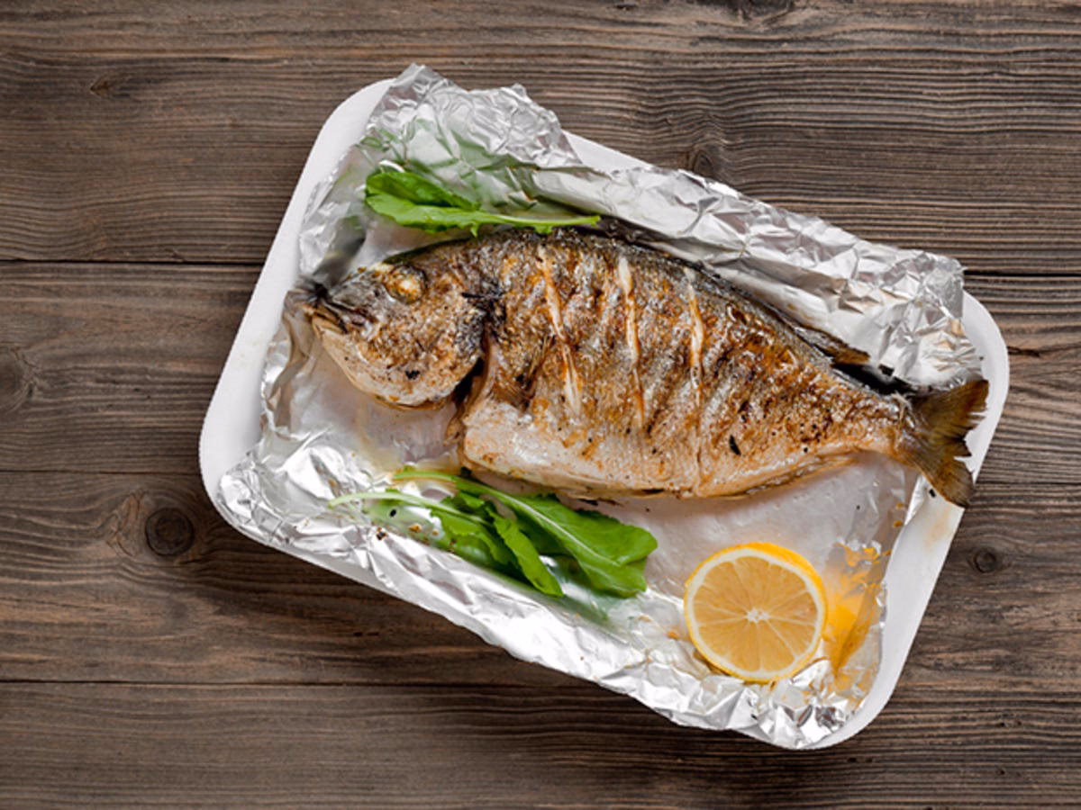 Wie bereite ich eine Dorade auf den Grill?