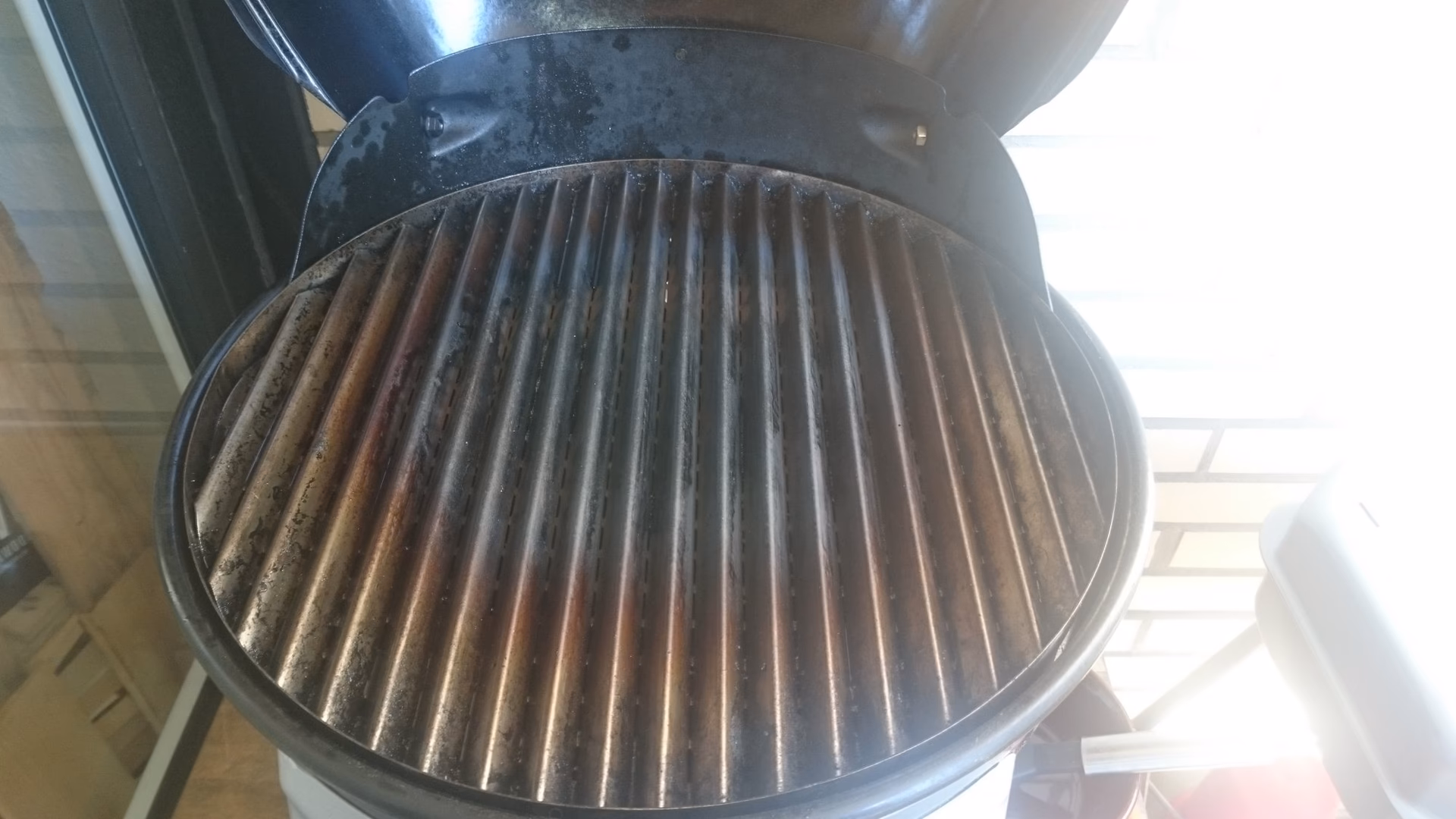 Wie reinige ich einen Edelstahl Grillrost?