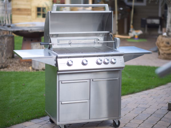 Welche Elemente sind für einen Luxus Gasgrill wichtig?