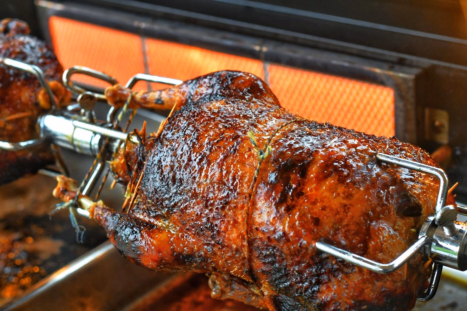 Wie fülle ich die Ente mit Orangenstücken?