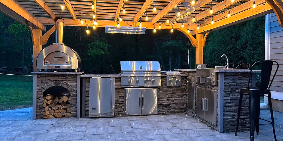 What is an example of a bar and Grill?