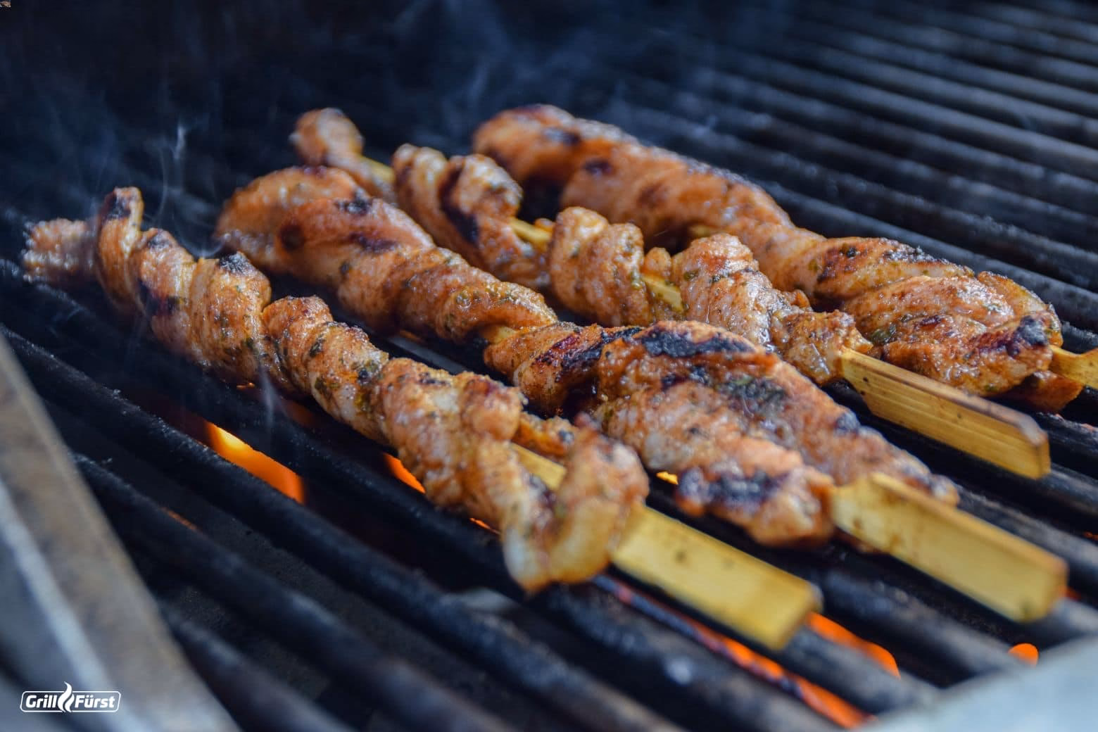 Wie schalte ich den Grill an?