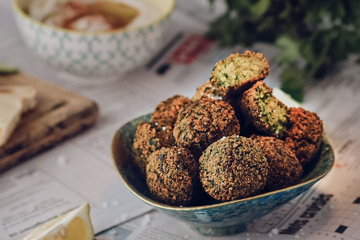 Welche Beilagen eignen sich für einen Falafel Burger?