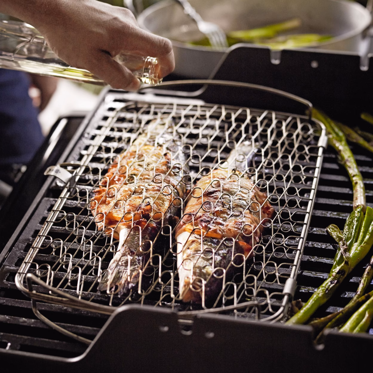 Wie bewahre ich Fisch auf dem Grill vor dem Austrocknen?