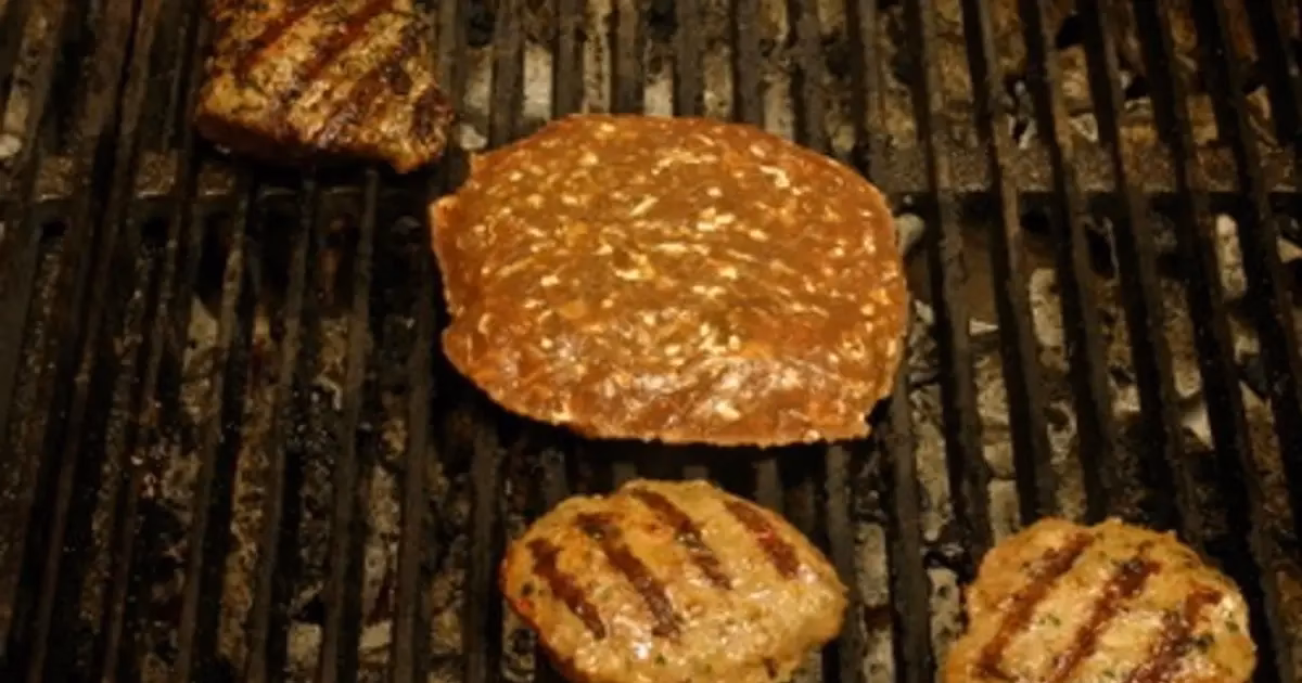 Wie grillt man einen Holzkohle-Grill?