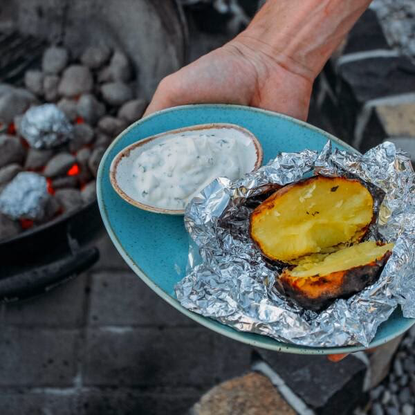 Kann man Kartoffeln direkt in die Glut geben?