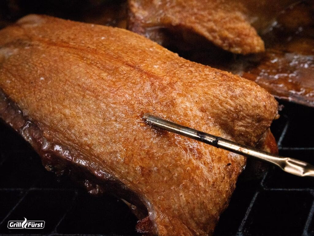 Wie bereite ich eine Gans saftig zu?