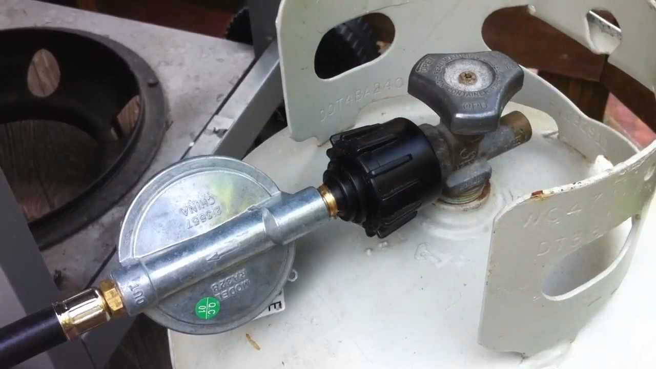 How does a gas grill regulator work?
