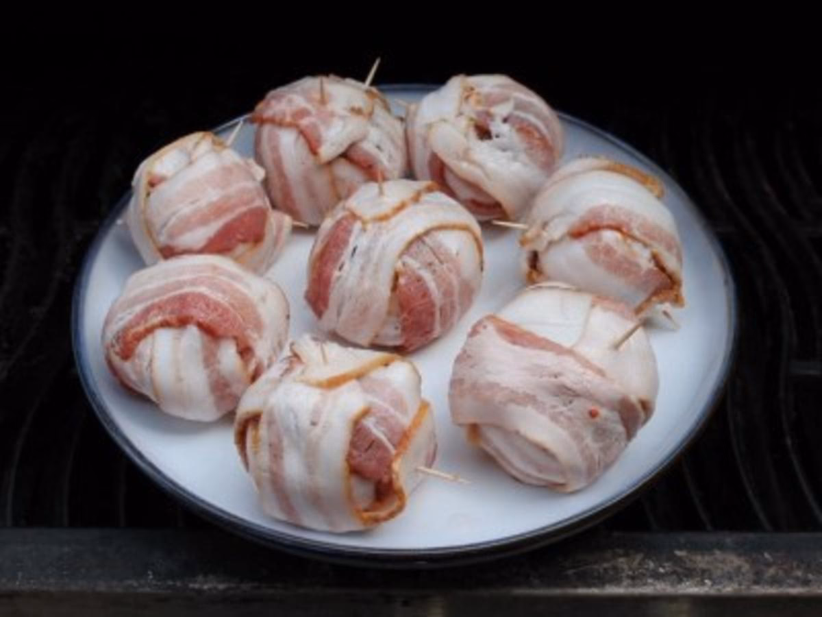 Wie werden gefüllte Zwiebeln serviert?