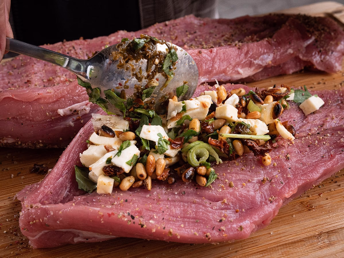 Wie bereitet man Bacon auf den Grill zu?