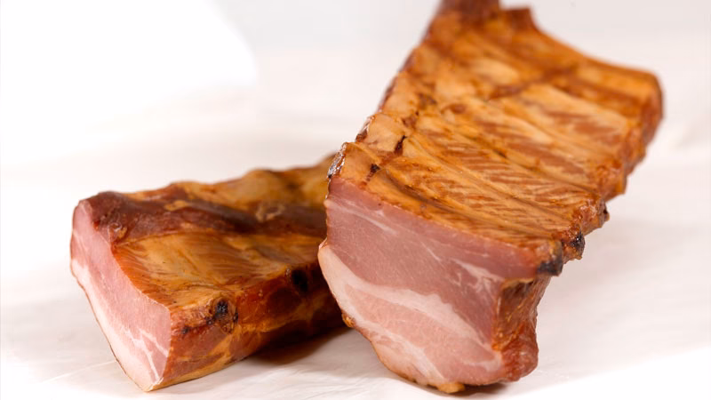 Was ist der Unterschied zwischen geräuchertem und geselchten Fleisch?