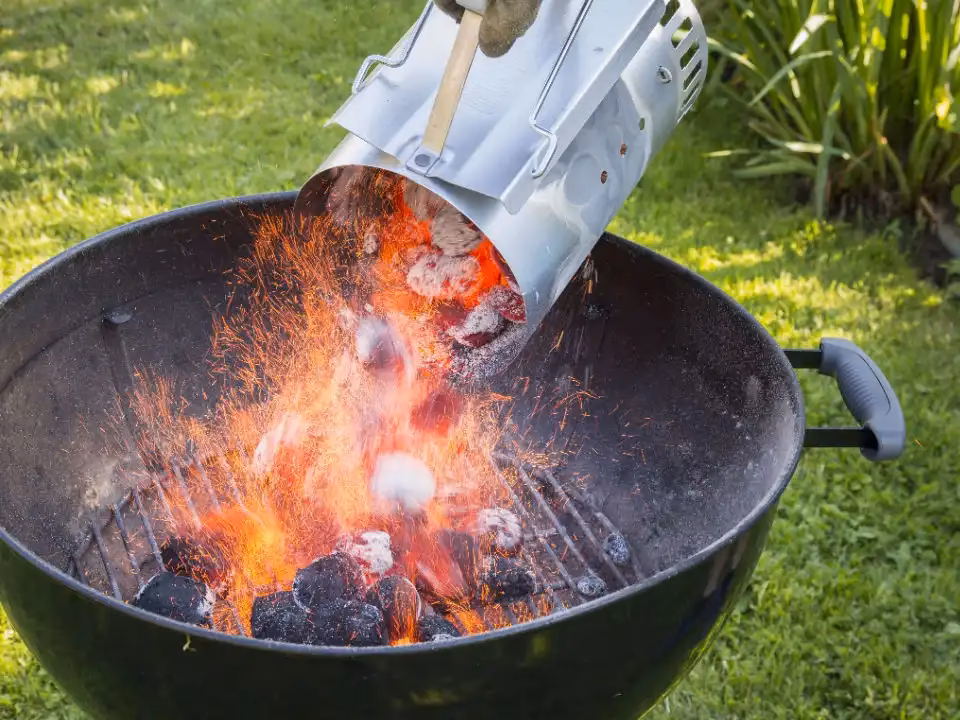 Wie weit muss ein Grill vom Haus entfernt sein?