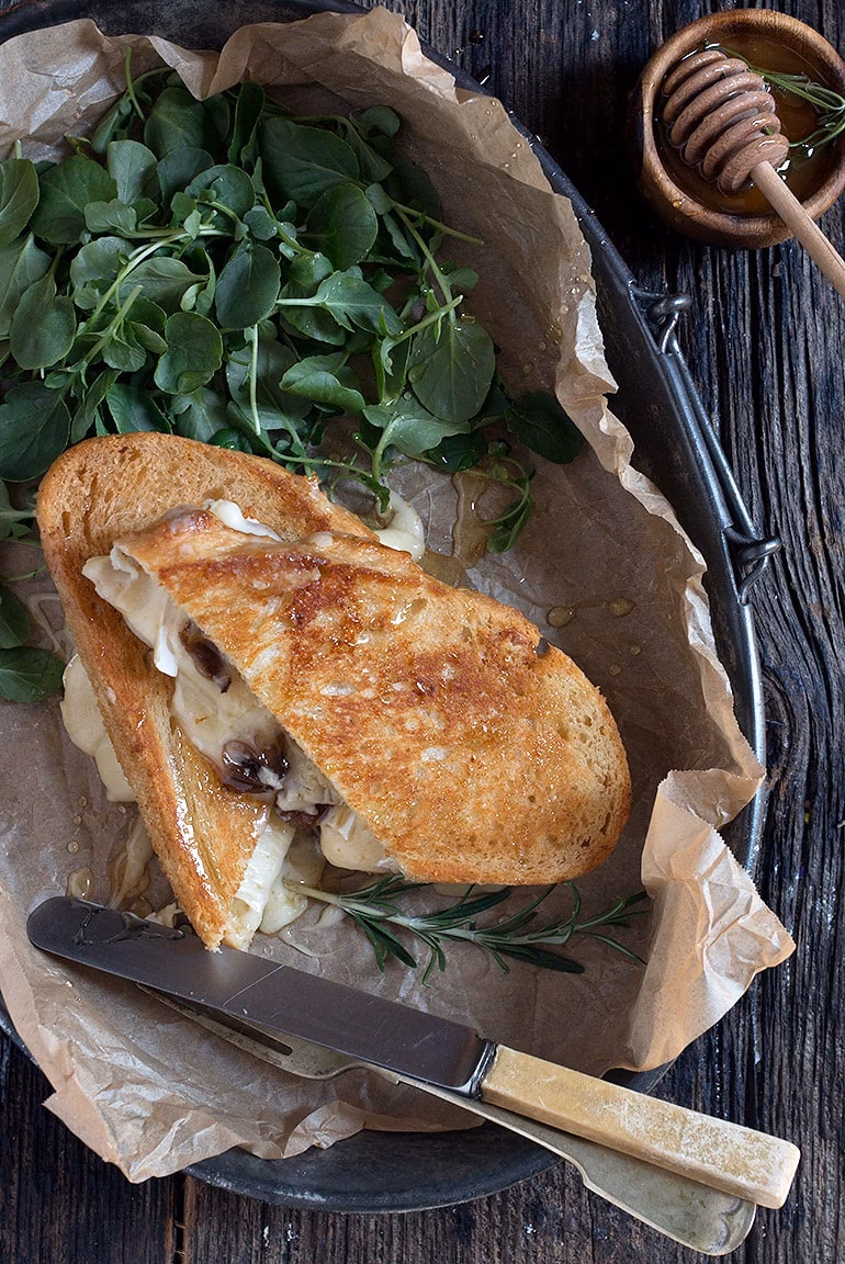 Wie grillt man Camembert im Sommer?