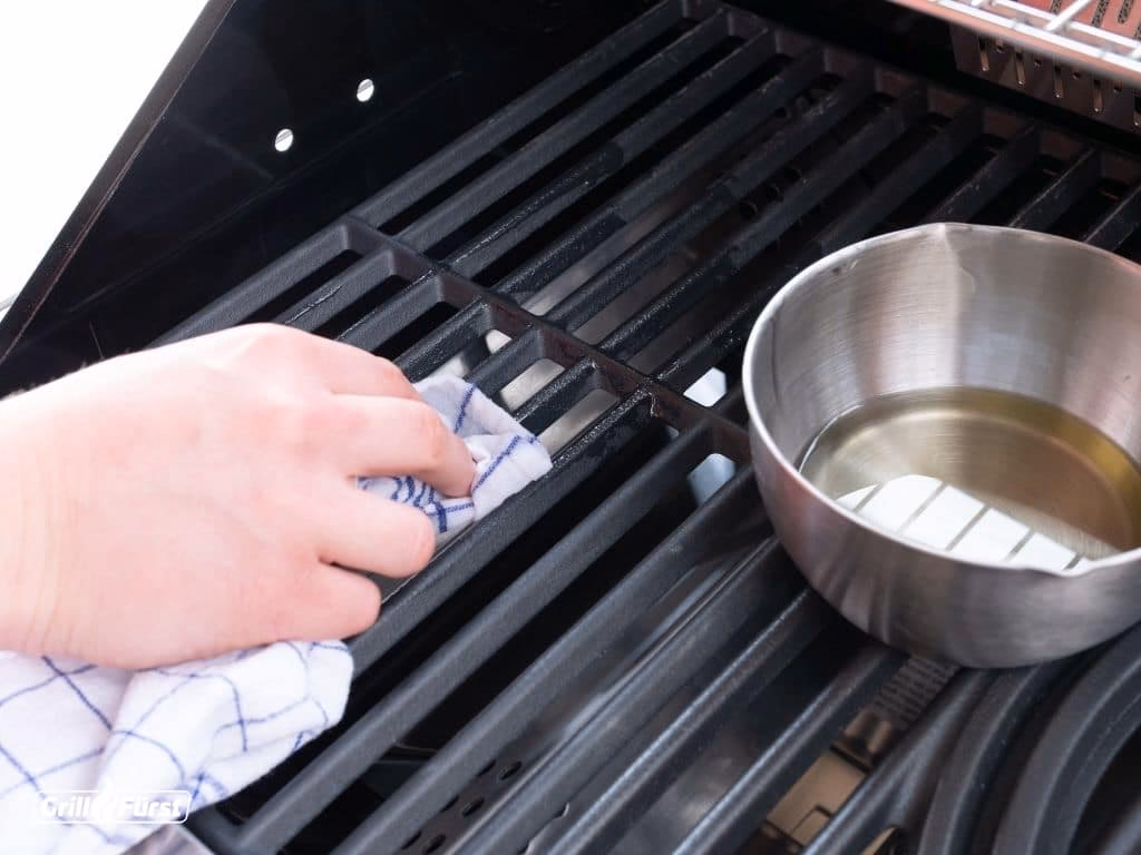 Wie reinige ich eine Gußplatte?