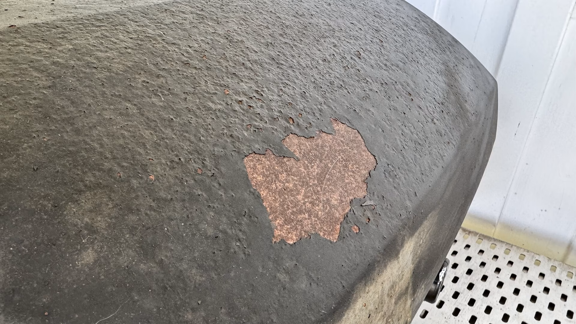 Wie entferne ich Rost am Grill?