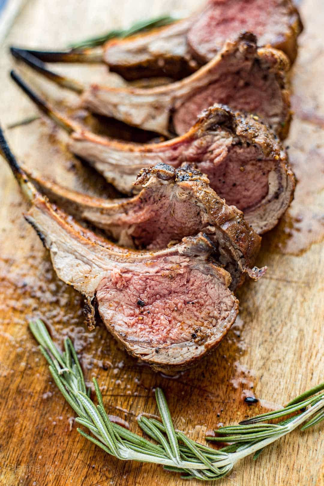 What temperature should a rack of lamb be grilled?