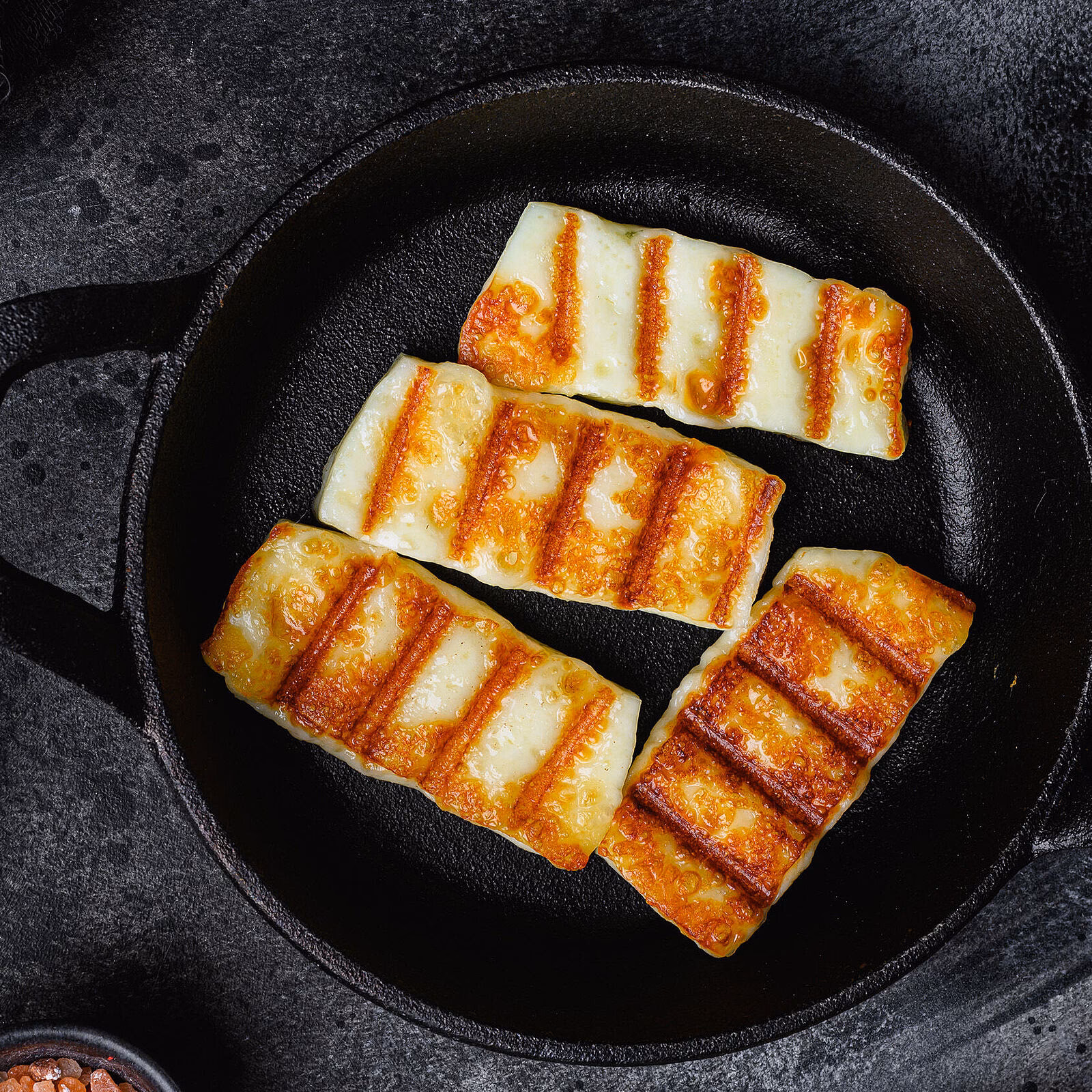 Wie grillt man Grillkäse?