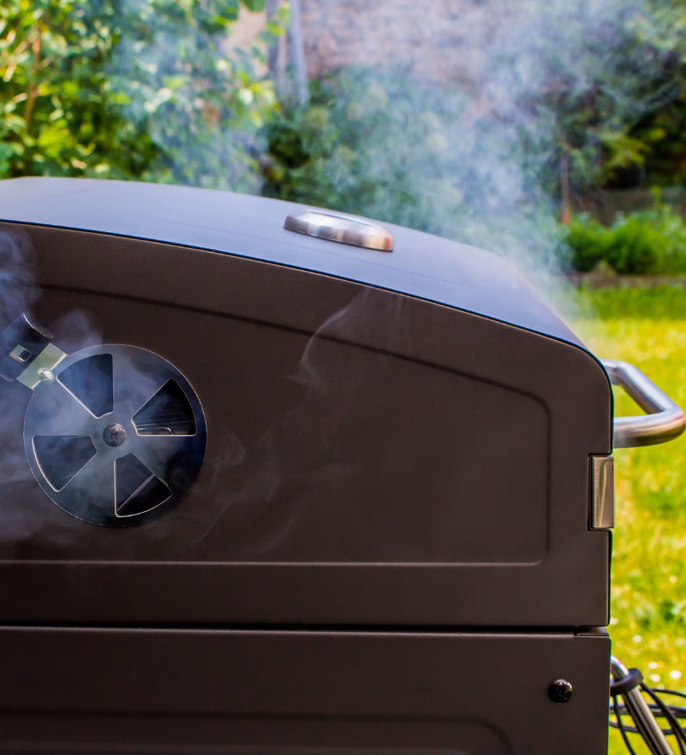 Wie schließe ich den Deckel des Kugelgrills?