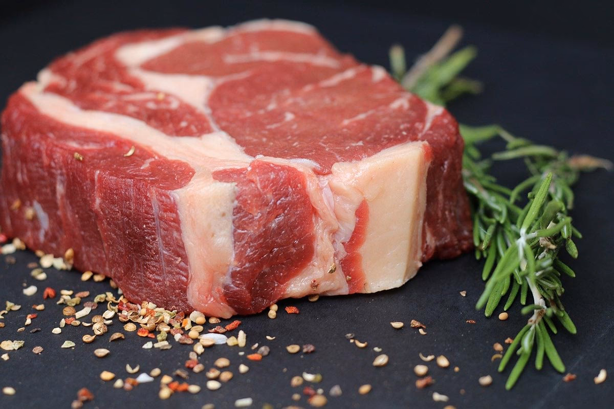 Wie grillt man Rinderbraten auf dem Grill?