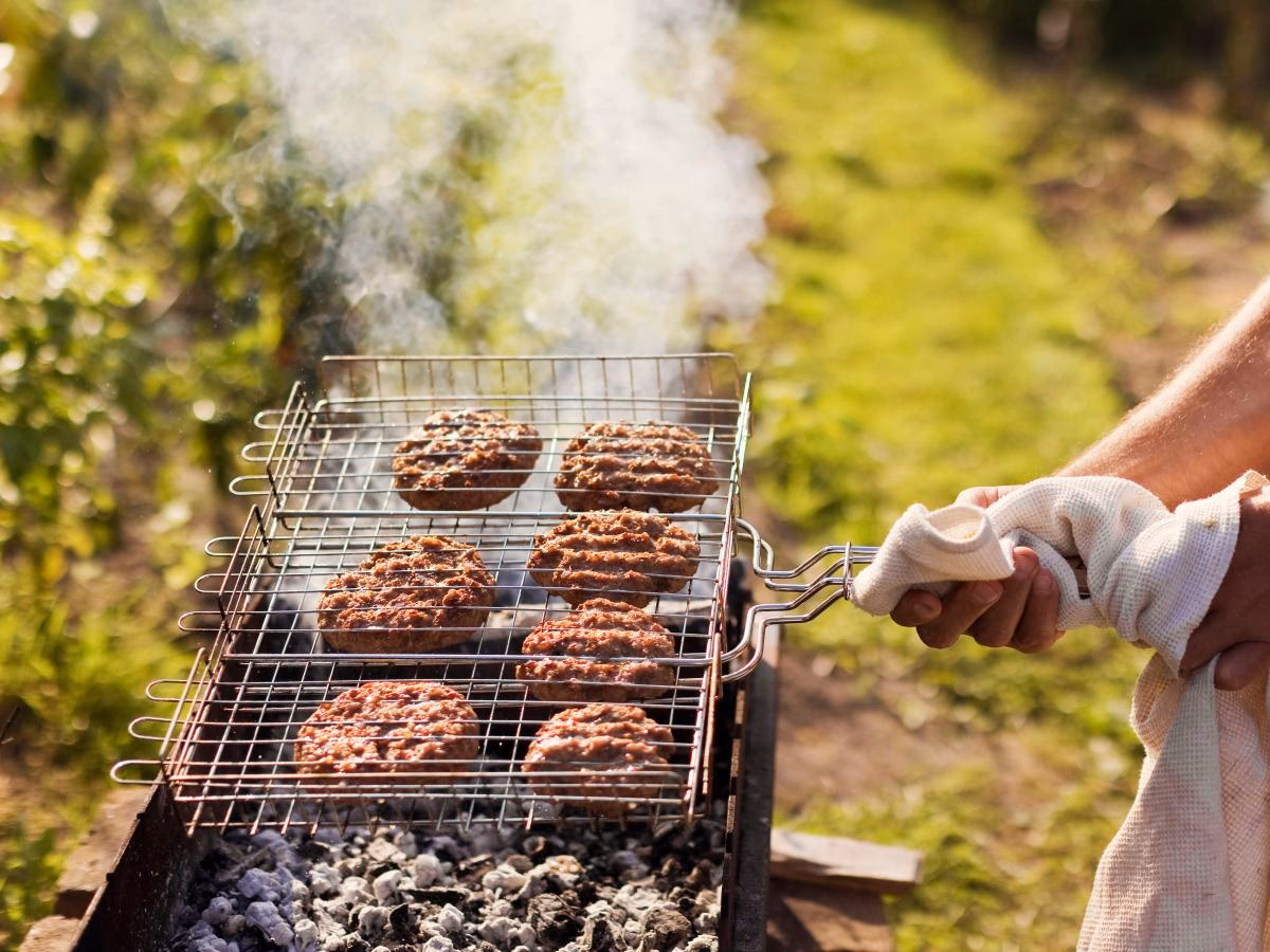 Wie oft muss der Nachbar Grillen?