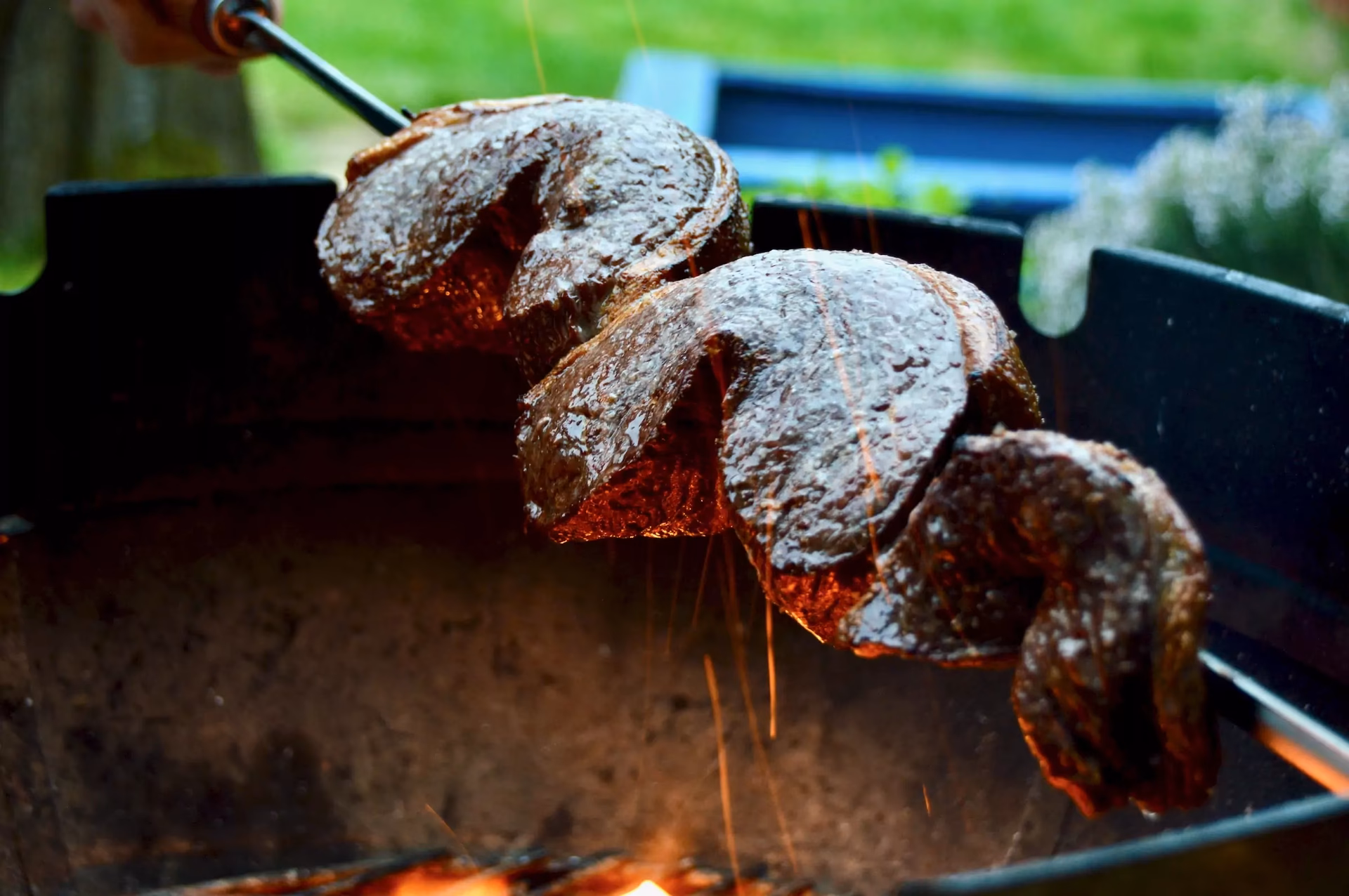 Warum sollte man Fleisch vor dem Grillen Salzen?