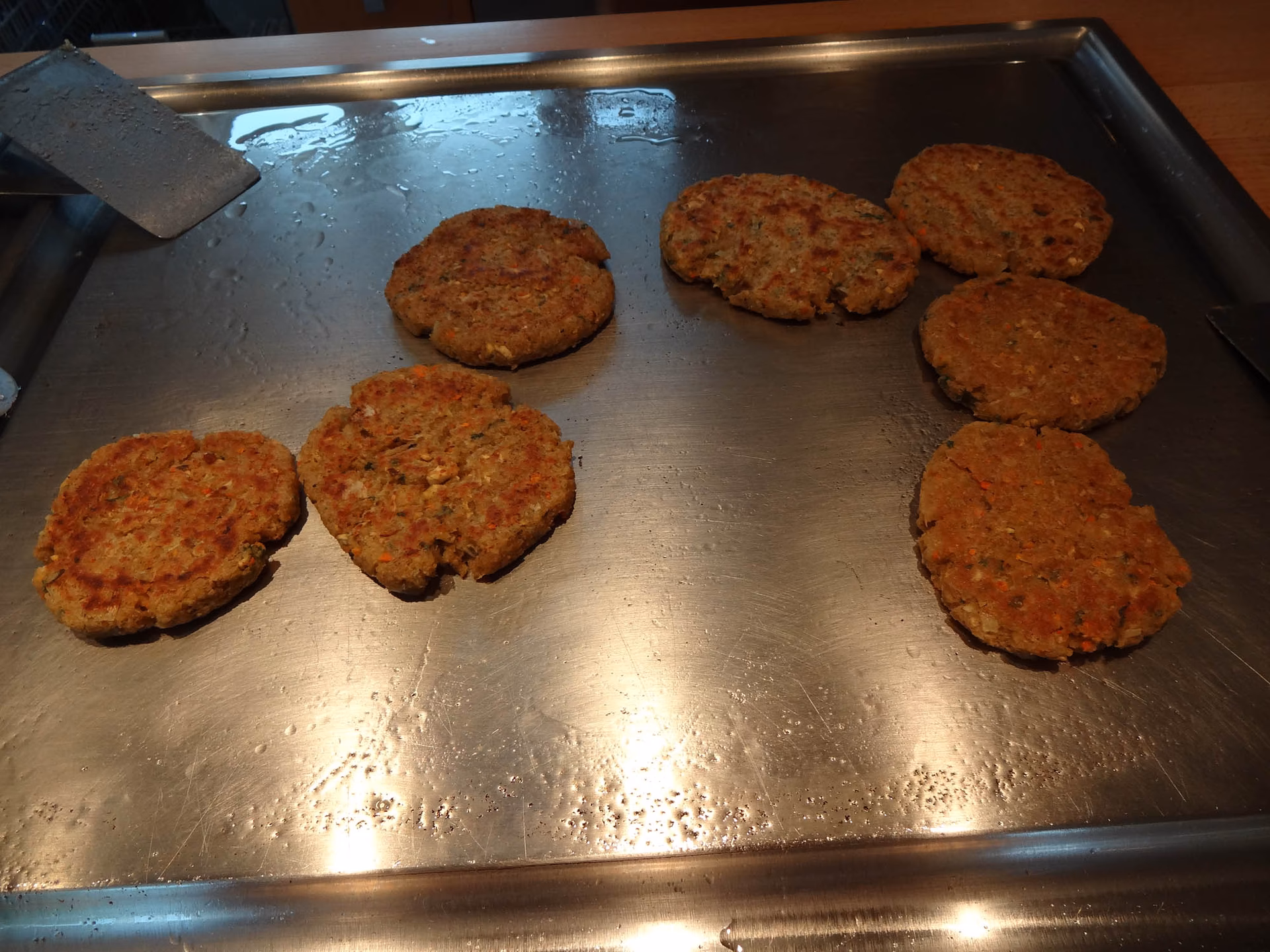 Wie lange dauert es, Grünkern-Frikadellen zu kochen?