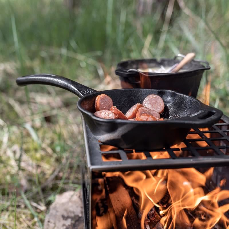 Was ist der Unterschied zwischen einer Gusspfanne und einer Emaille-Pfanne?