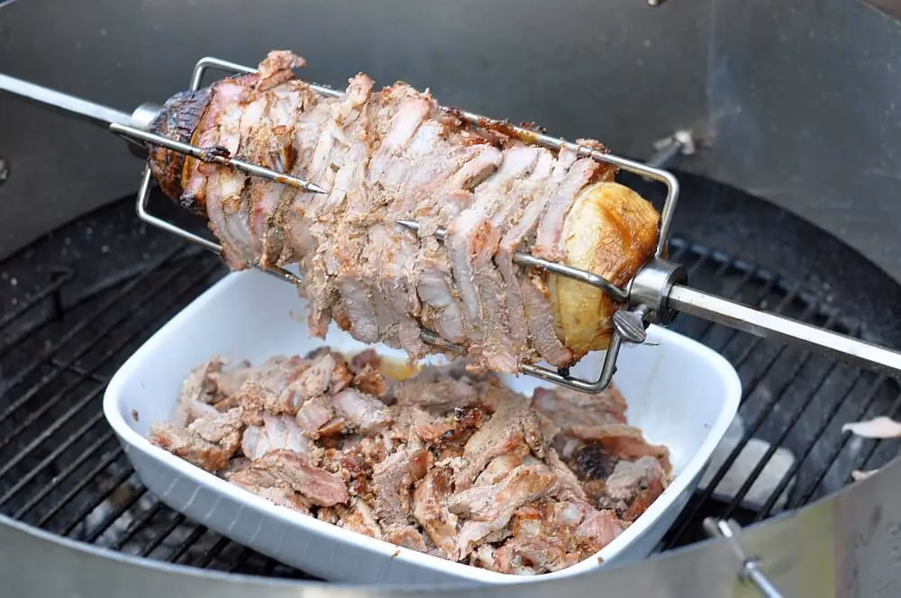 Wie wird ein Gyros-Türmchen zubereitet?