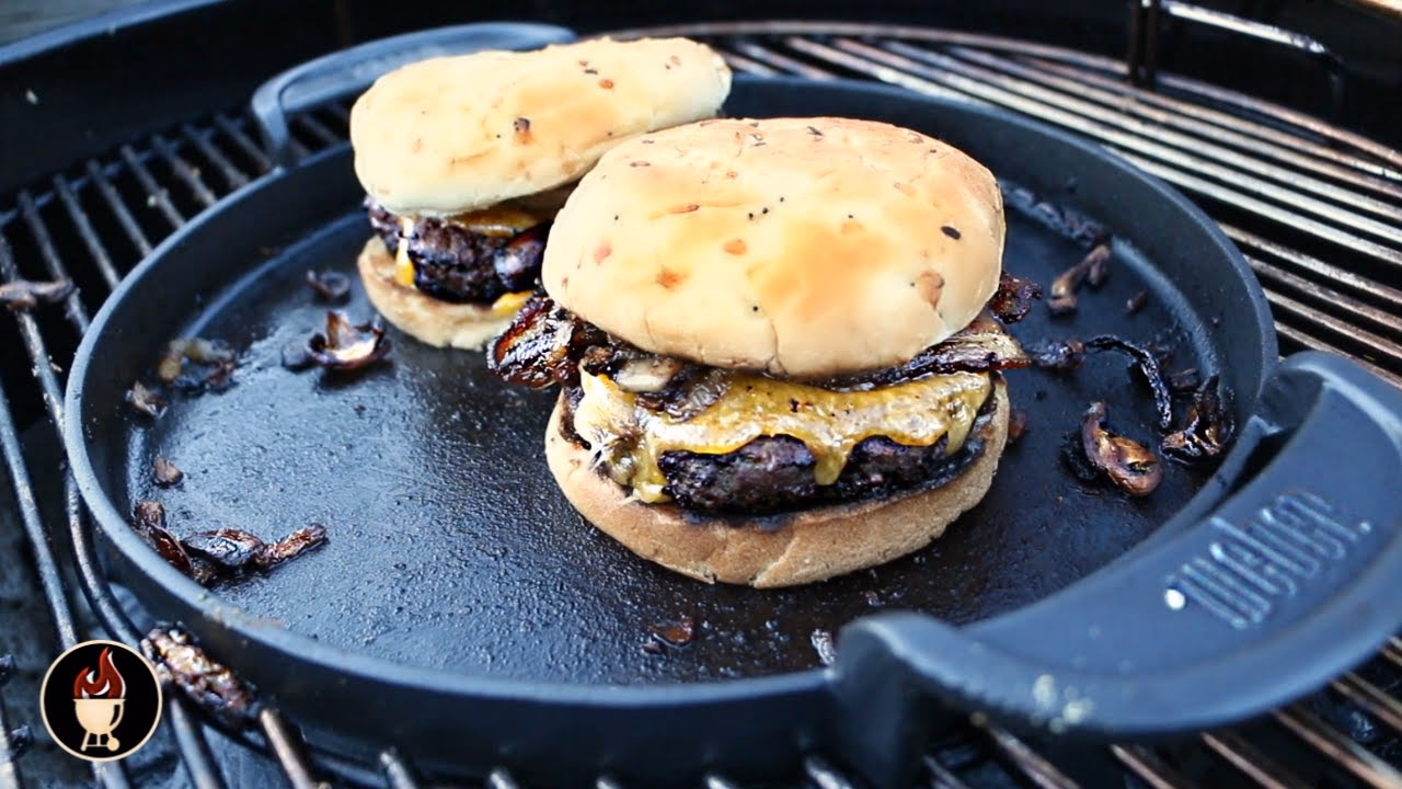 Wie grillt man Patty auf dem Holzkohlegrill?