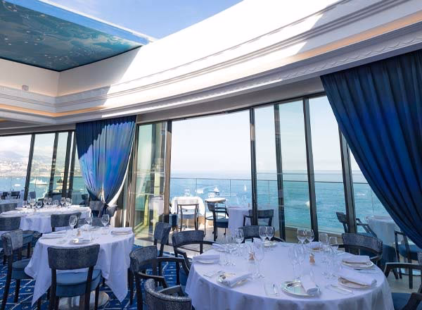 Who is the chef at Le Grill de Monaco?