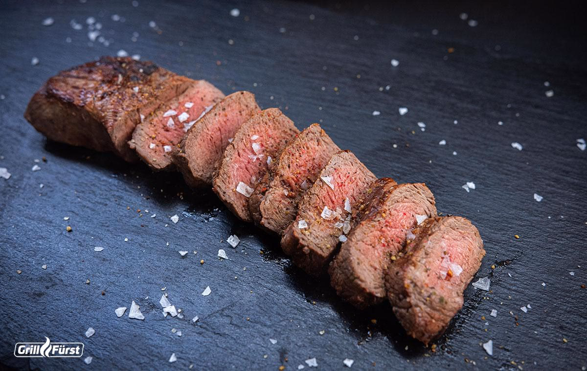 Wie bereitet man Steaks auf den Griller?