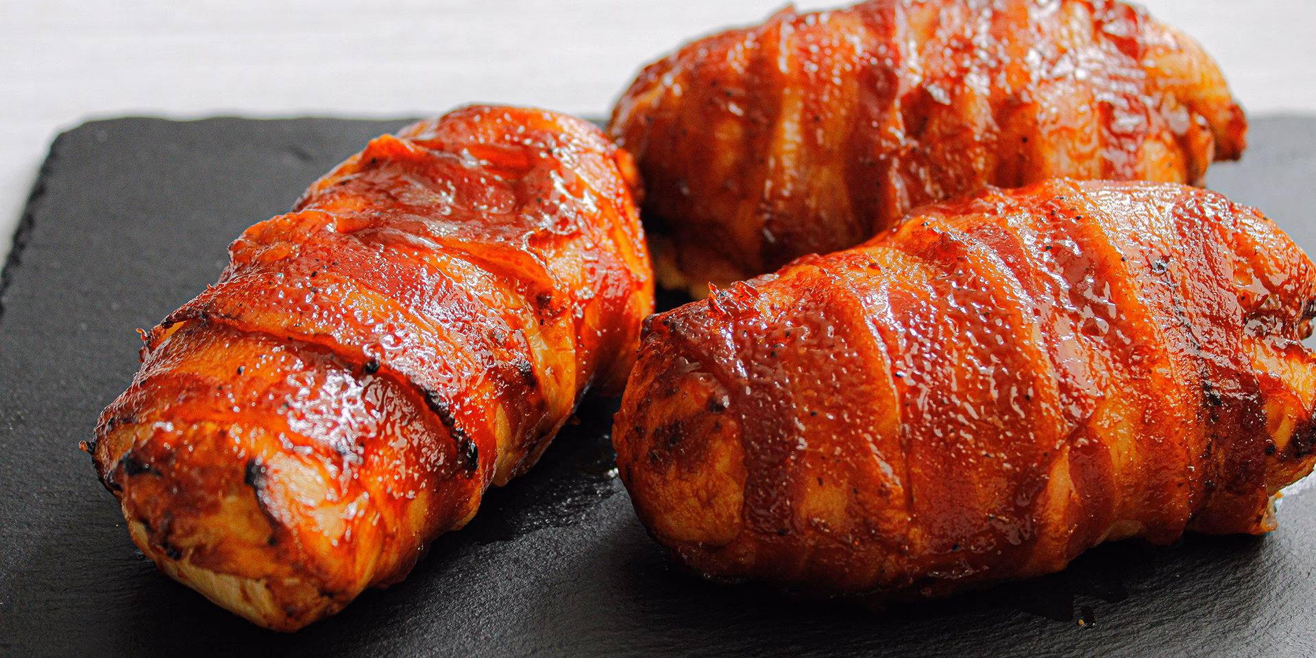 Wie macht man eine Hühnerbrust mit Speck?