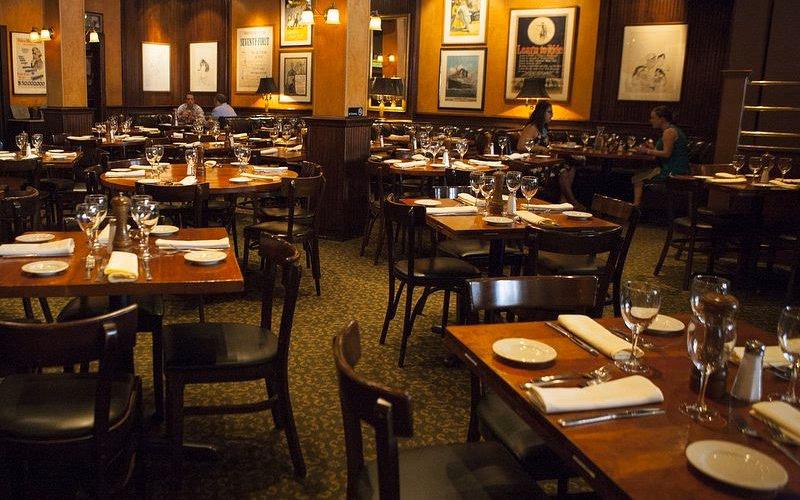 Does Knickerbocker Bar & Grill have live jazz?