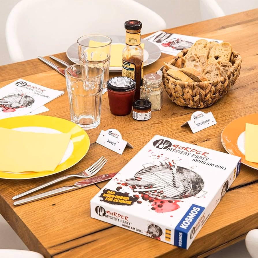 Was muss ich im Voraus für ein Krimidinner vorbereiten?