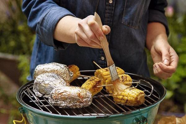 Wie bereitet man sich vor dem Grillen vor?