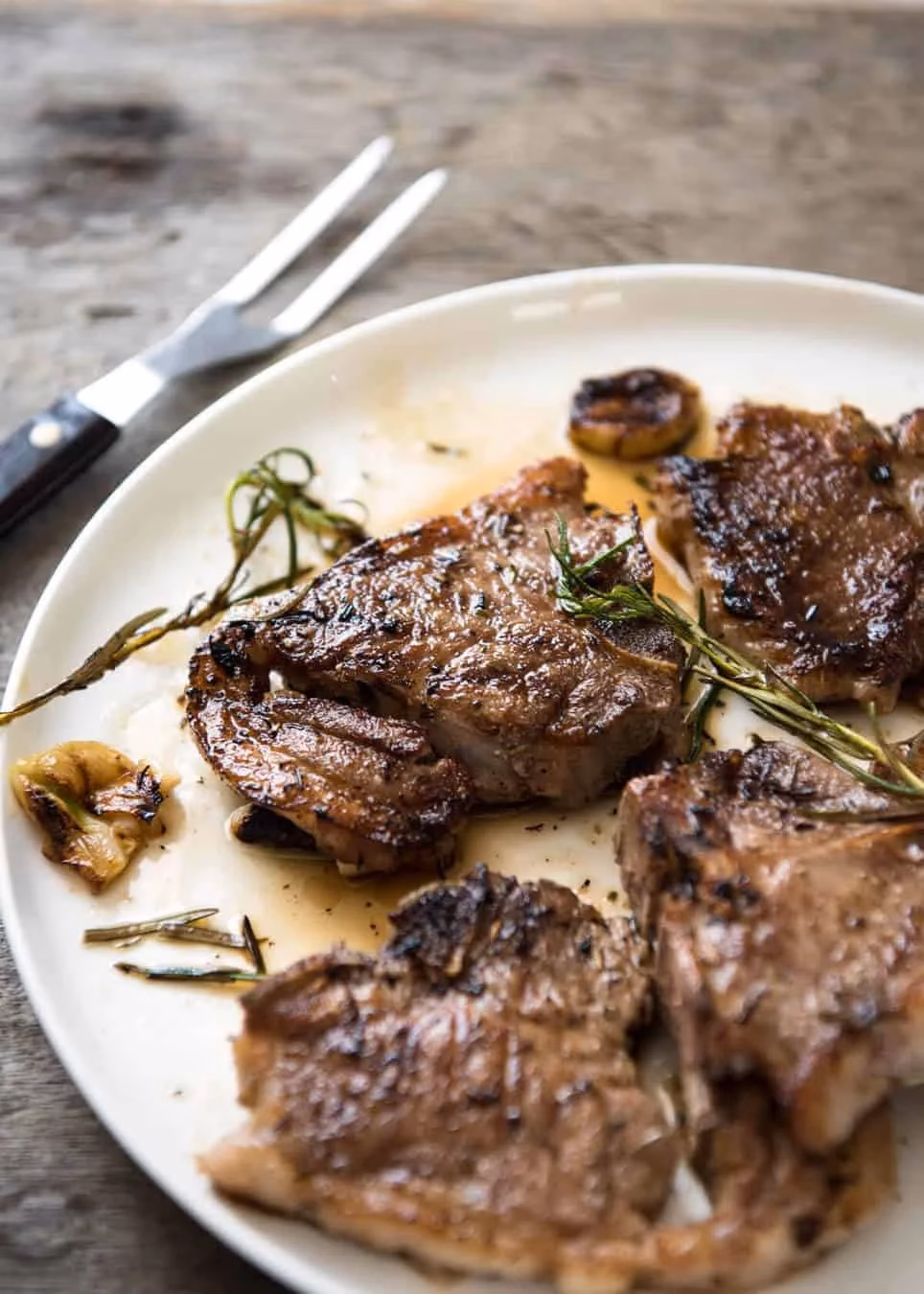 Can you cook lamb chops on a gas grill?
