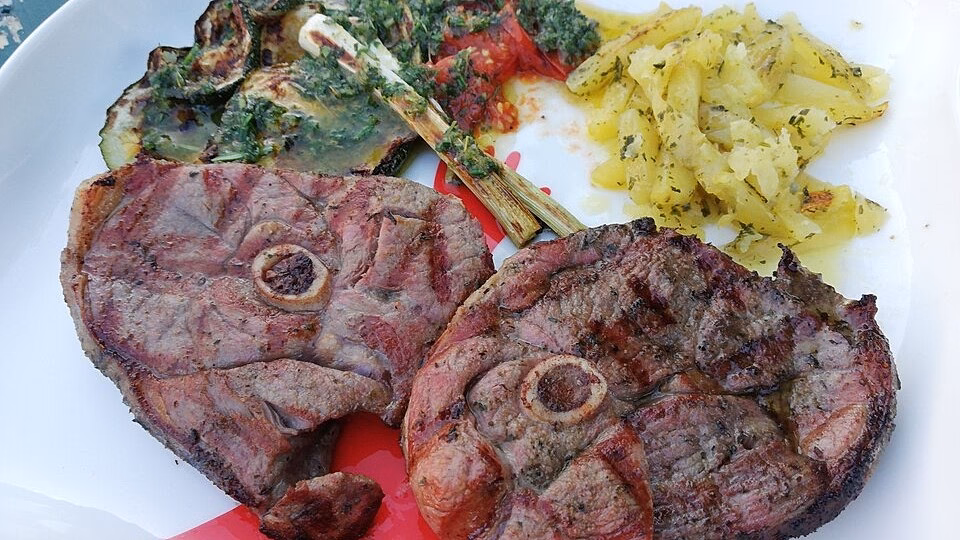 Was ist der Unterschied zwischen lammhals und Nacken?