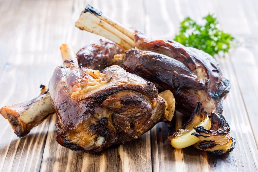 Was ist der Unterschied zwischen Lammschulter und lammhaxen?