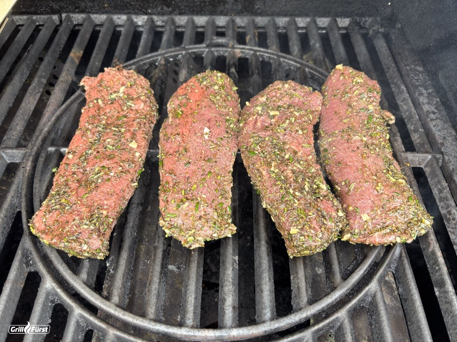 Wie lange muss man gegrillte lammlachse ruhen lassen?