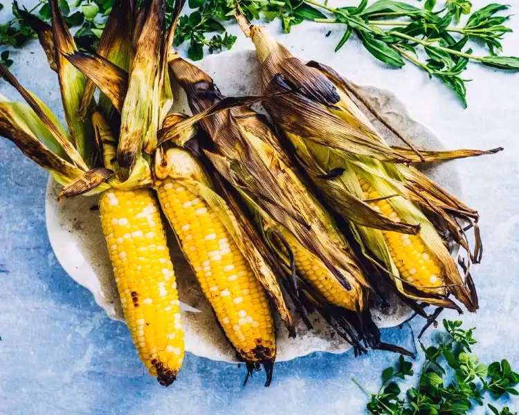 Wie grillt man Maiskolben am besten?